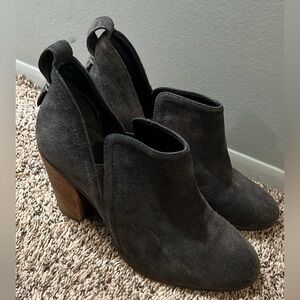 Vince Camito womans heeled boots size 8